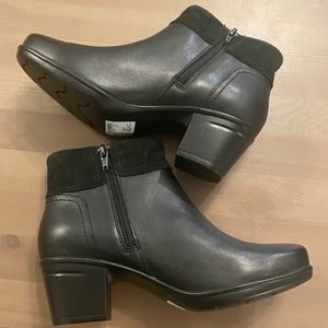 Clarks Boots Size 6 NWT